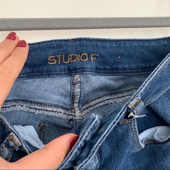 Distressed Jeans - Picture 4 of 5